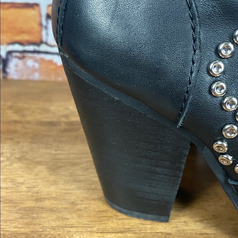Steve Madden Awsum Studded Leather Black Heeled Western Ankle Boots Sz 7 - Picture 5 of 17